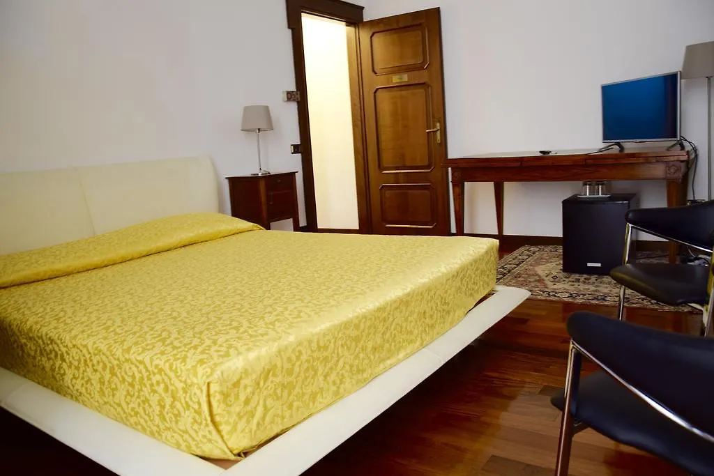 Ball Apartments Loc 04163 Verona Italia